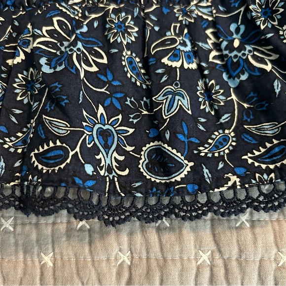 LOFT Women’s Navy Floral Cropped Smocked Top with Ruffled Hem. Sz M - Picture 6 of 7